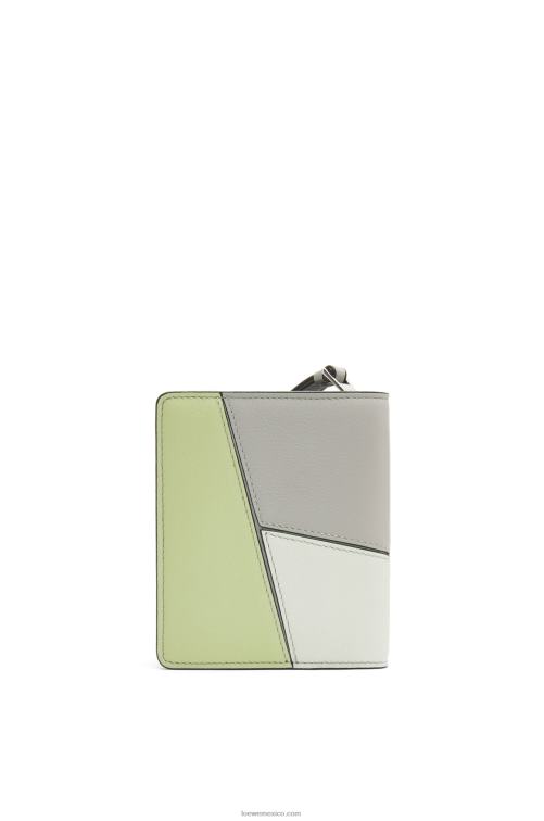gris ceniza/celadón claro cartera puzzle compacta con cremallera en piel de becerro clásica Loewe R8J8Z1261 mujer