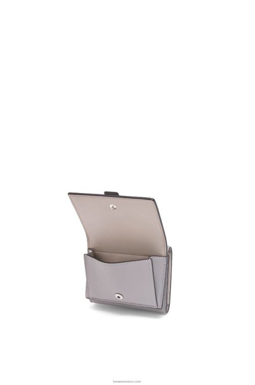 gris perla/verde pálido claro cartera de tres pliegues en suave piel de becerro granulada Loewe R8J8Z1250 mujer