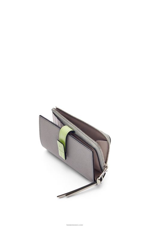 gris perla/verde pálido claro cartera plegable fina con cremallera de piel de becerro granulada suave Loewe R8J8Z1251 mujer