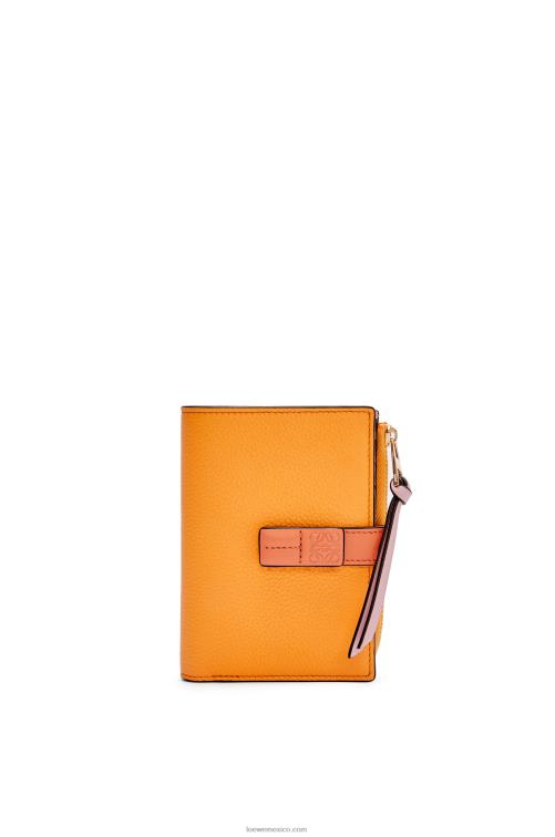 mandarina/arrecife de coral cartera plegable fina con cremallera de piel de becerro granulada suave Loewe R8J8Z1299 mujer