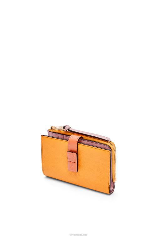 mandarina/arrecife de coral cartera plegable fina con cremallera de piel de becerro granulada suave Loewe R8J8Z1299 mujer