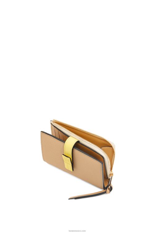 mantequilla/limón pálido cartera plegable fina con cremallera de piel de becerro granulada suave Loewe R8J8Z1265 mujer