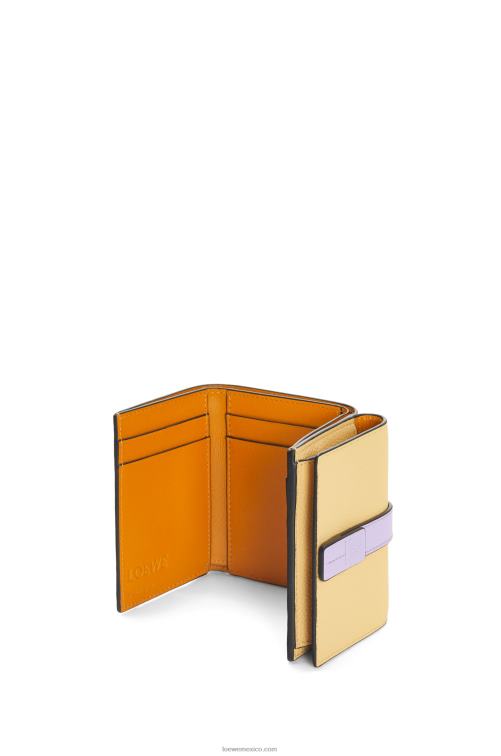 mantequilla oscura/malva cartera de tres pliegues en suave piel de becerro granulada Loewe R8J8Z1266 mujer