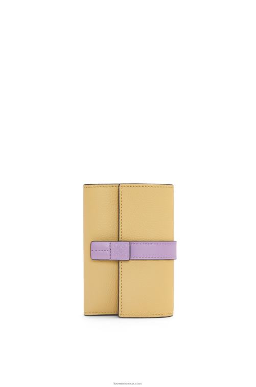 mantequilla oscura/malva cartera vertical pequeña de piel de becerro granulada suave Loewe R8J8Z1267 mujer