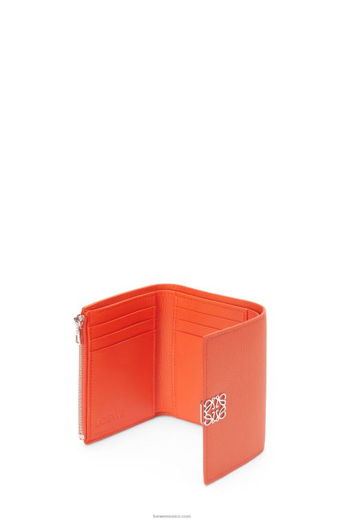 naranja Cartera vertical pequeña Anagram de piel de becerro granulada Loewe R8J8Z1292 mujer