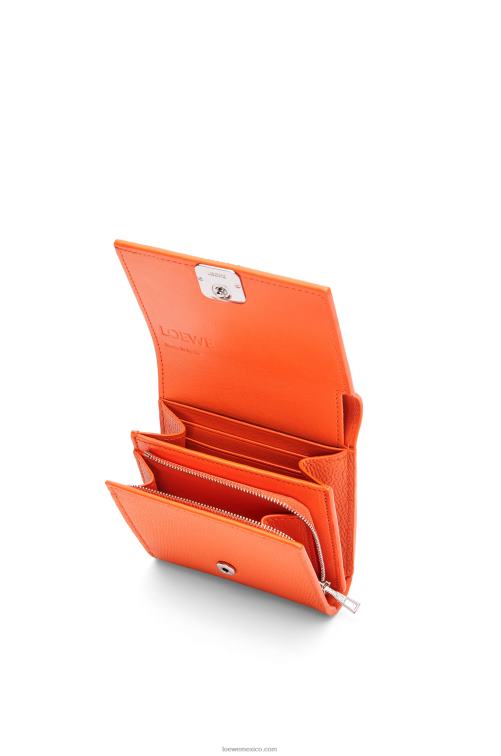 naranja cartera compacta con solapa anagram de piel de becerro granulada Loewe R8J8Z1294 mujer