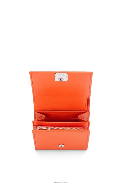 naranja cartera compacta con solapa anagram de piel de becerro granulada Loewe R8J8Z1294 mujer