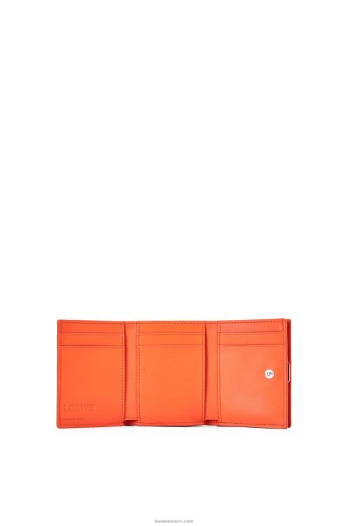 naranja cartera triple con anagrama de piel de becerro granulada Loewe R8J8Z1293 mujer