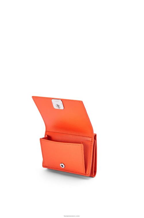 naranja cartera triple con anagrama de piel de becerro granulada Loewe R8J8Z1293 mujer