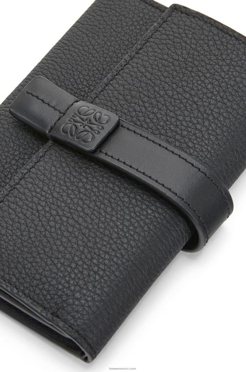 negro cartera vertical pequeña de piel de becerro granulada suave Loewe R8J8Z1295 mujer