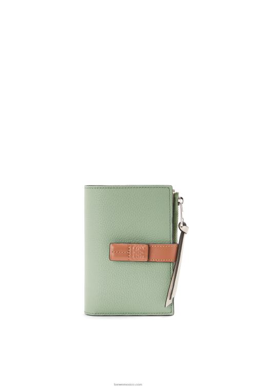 romero/bronceado cartera plegable fina con cremallera de piel de becerro granulada suave Loewe R8J8Z1224 mujer