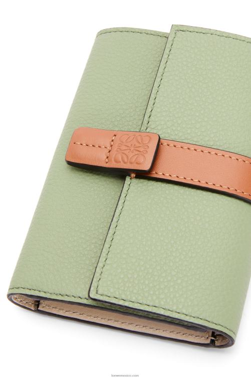 romero/bronceado cartera vertical pequeña de piel de becerro granulada suave Loewe R8J8Z1225 mujer