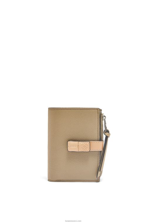verde alcachofa/beige empolvado cartera plegable fina con cremallera de piel de becerro granulada suave Loewe R8J8Z1289 mujer