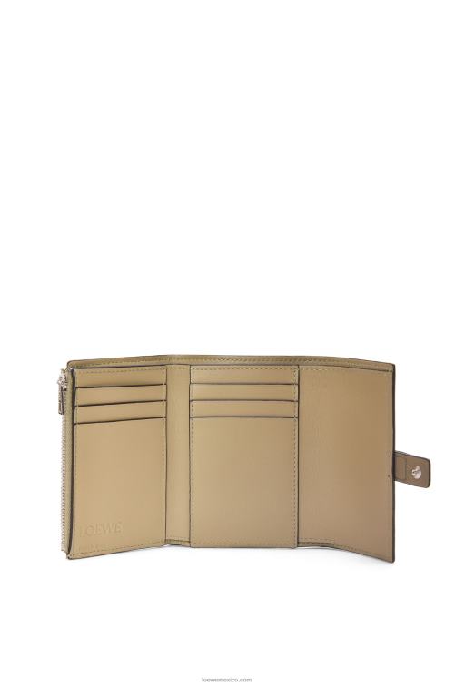 verde alcachofa/beige empolvado cartera vertical pequeña de piel de becerro granulada suave Loewe R8J8Z1287 mujer