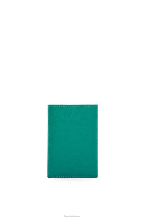 verde esmeralda Cartera vertical pequeña Anagram de piel de becerro granulada Loewe R8J8Z1318 mujer