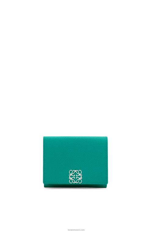 verde esmeralda cartera triple con anagrama de piel de becerro granulada Loewe R8J8Z1319 mujer