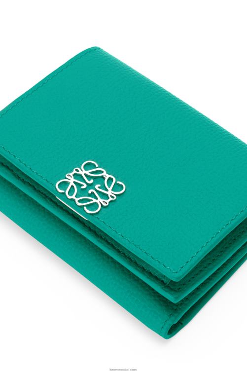verde esmeralda cartera triple con anagrama de piel de becerro granulada Loewe R8J8Z1319 mujer