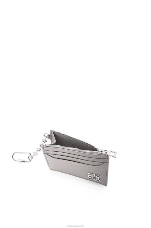 Perla gris tarjetero con llave cuadrada y anagrama de piel de becerro granulada Loewe R8J8Z1321 mujer