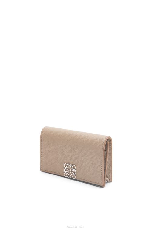 arena tarjetero con anagrama de piel de becerro granulada Loewe R8J8Z1351 mujer