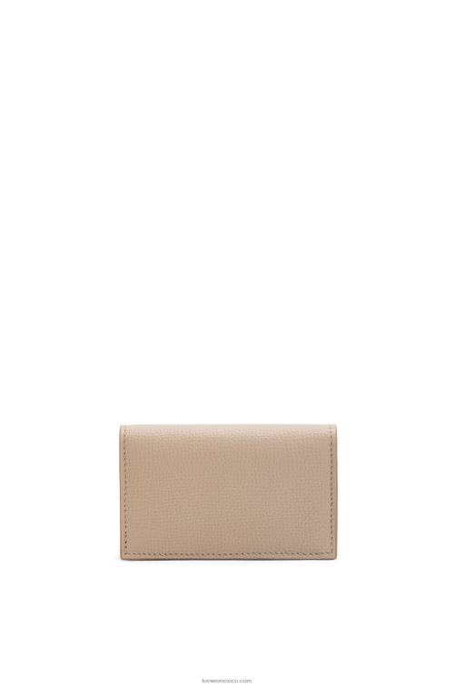 arena tarjetero con anagrama de piel de becerro granulada Loewe R8J8Z1351 mujer
