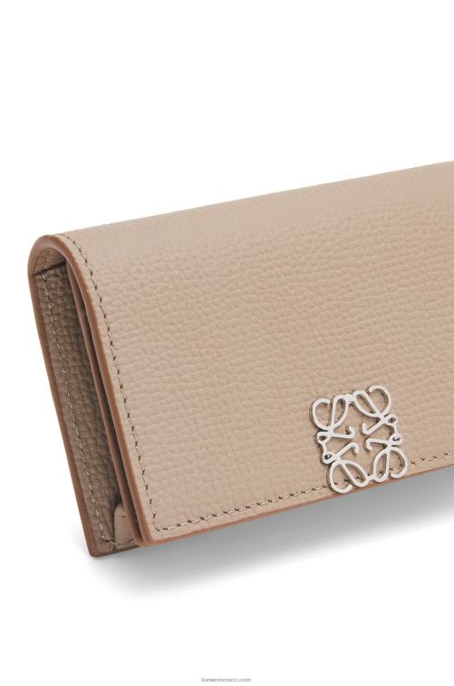 arena tarjetero con anagrama de piel de becerro granulada Loewe R8J8Z1351 mujer