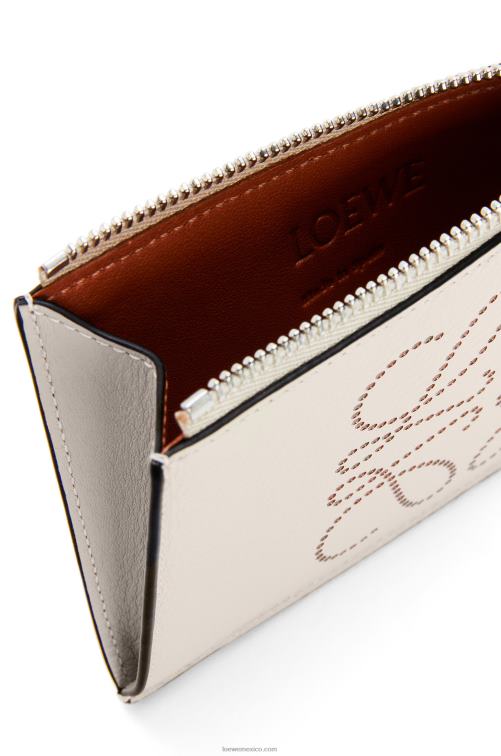avena claro/bronceado tarjetero con monedas de la marca en piel de becerro clásica Loewe R8J8Z1420 mujer