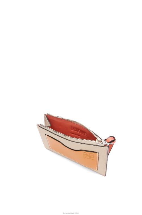 avena ligera/miel tarjetero grande con monedas de suave piel de becerro granulada Loewe R8J8Z1353 mujer