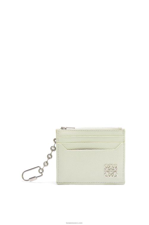 celadón claro tarjetero cuadrado con anagrama de piel de becerro granulada con cadena Loewe R8J8Z1417 mujer
