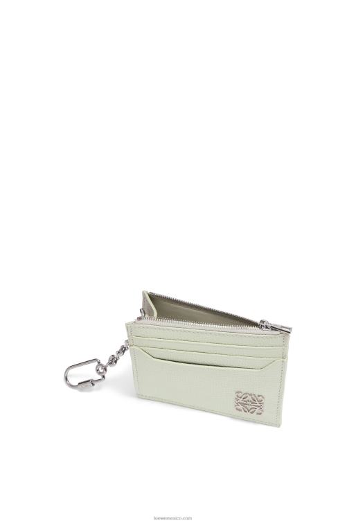 celadón claro tarjetero cuadrado con anagrama de piel de becerro granulada con cadena Loewe R8J8Z1417 mujer