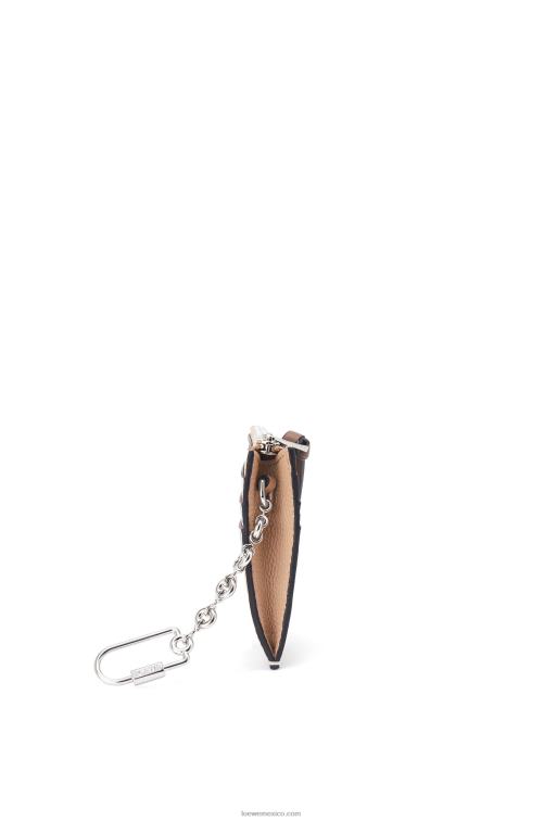 desnudo/citronela tarjetero cuadrado de suave piel de becerro graneada con cadena Loewe R8J8Z1381 mujer