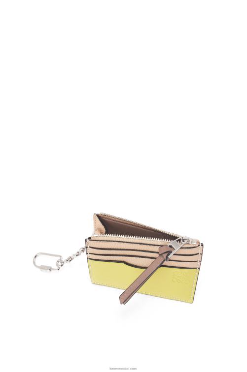 desnudo/citronela tarjetero cuadrado de suave piel de becerro graneada con cadena Loewe R8J8Z1381 mujer