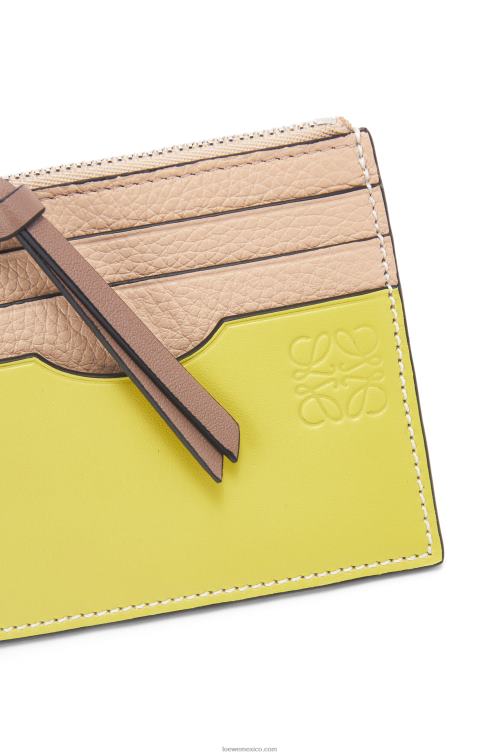 desnudo/citronela tarjetero cuadrado de suave piel de becerro graneada con cadena Loewe R8J8Z1381 mujer