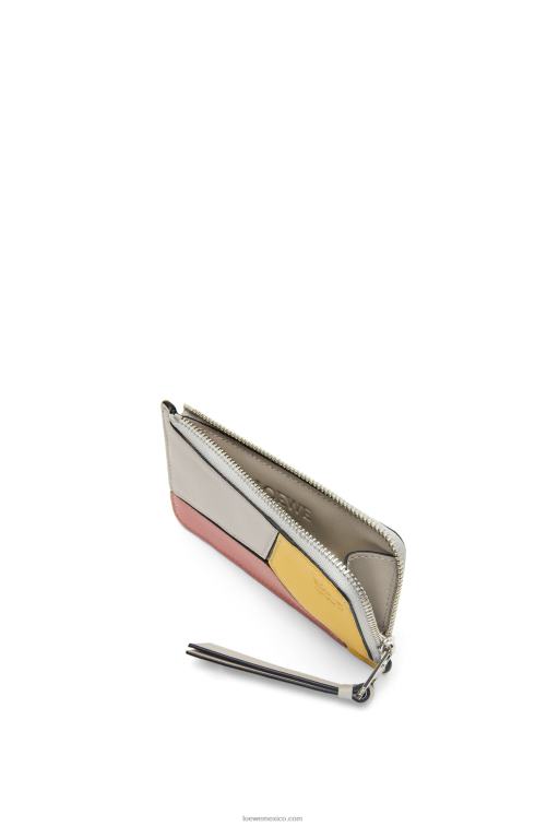 fantasma/flor de durazno tarjetero puzzle coin de piel de becerro clásica Loewe R8J8Z1370 mujer