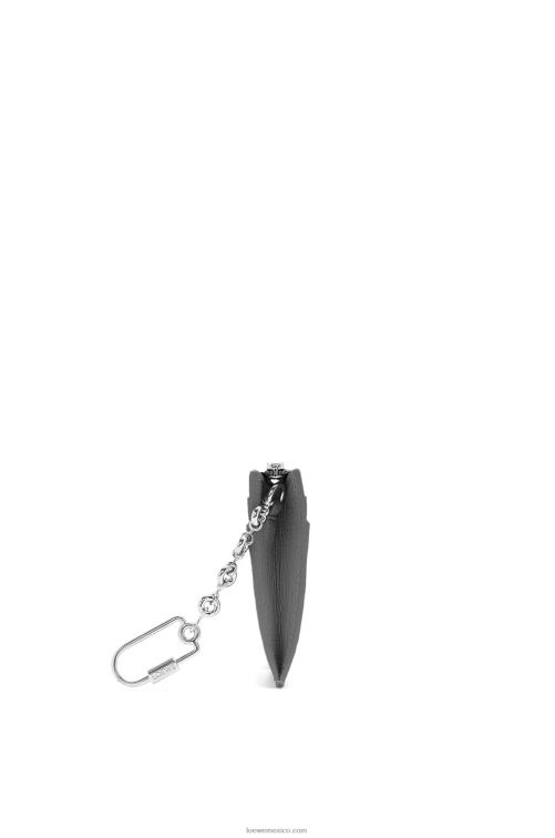 gris asfalto tarjetero cuadrado con anagrama de piel de becerro granulada con cadena Loewe R8J8Z1384 mujer