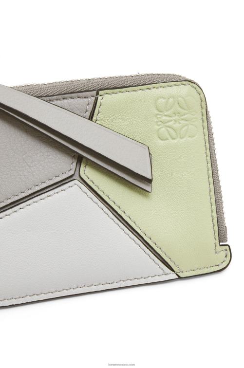 gris ceniza/celadón claro tarjetero puzzle coin de piel de becerro clásica Loewe R8J8Z1348 mujer