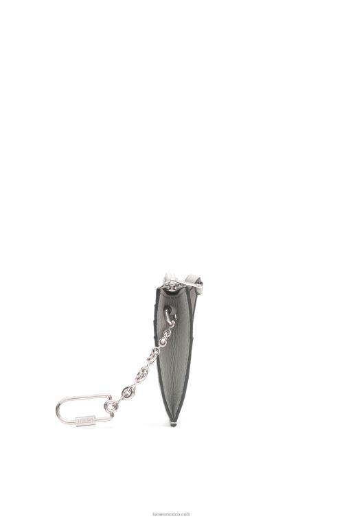 gris perla/verde pálido claro tarjetero cuadrado de suave piel de becerro graneada con cadena Loewe R8J8Z1366 mujer