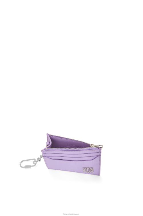 malva claro tarjetero cuadrado con anagrama de piel de becerro granulada con cadena Loewe R8J8Z1323 mujer