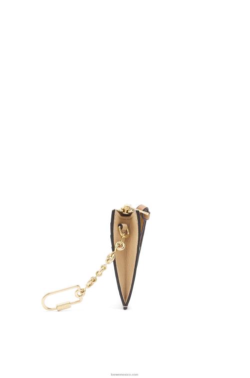 mantequilla/limón pálido tarjetero cuadrado de suave piel de becerro graneada con cadena Loewe R8J8Z1378 mujer