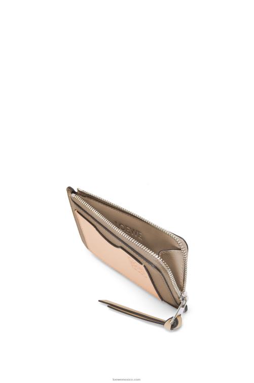 verde alcachofa/beige empolvado tarjetero con monedas de piel de becerro granulada suave Loewe R8J8Z1344 mujer