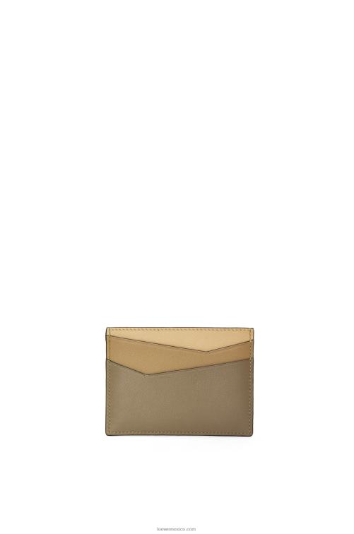 verde arcilla/mantequilla tarjetero puzzle liso de piel de becerro clásica Loewe R8J8Z1362 mujer