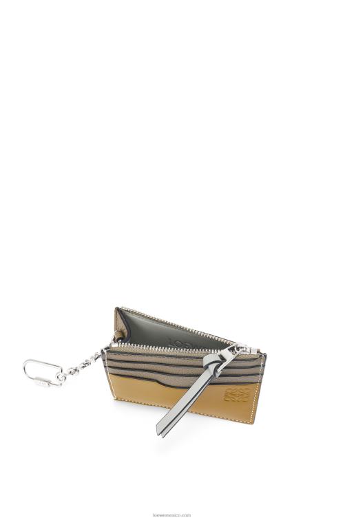 verde laurel/ocre tarjetero cuadrado de suave piel de becerro graneada con cadena Loewe R8J8Z1382 mujer
