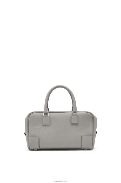 Perla gris Bolso amazona 23 de suave piel de becerro graneada Loewe R8J8Z133 mujer