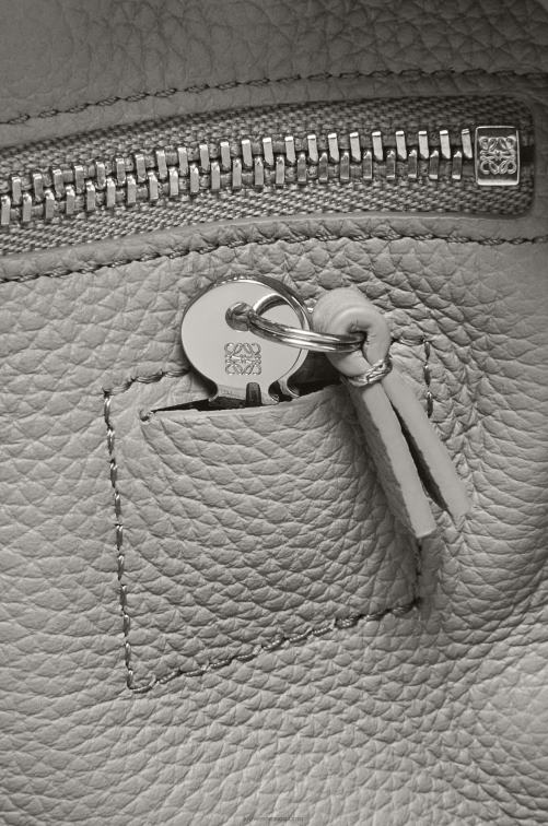 Perla gris Bolso amazona 23 de suave piel de becerro graneada Loewe R8J8Z133 mujer