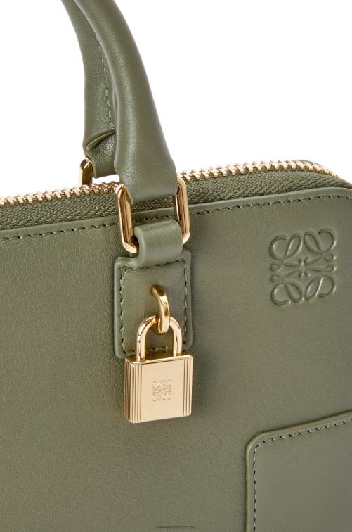 aguacate verde bolsito amazona de napa de becerro Loewe R8J8Z281 mujer