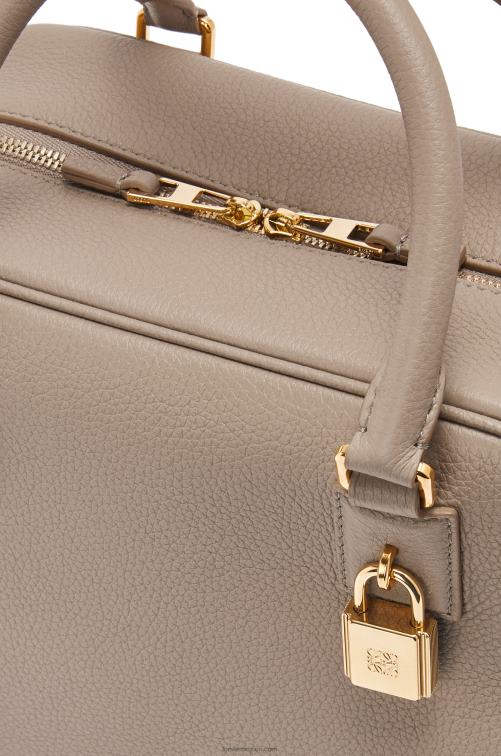 arena Bolso amazona 19 cuadrado de suave piel de becerro graneada Loewe R8J8Z155 mujer