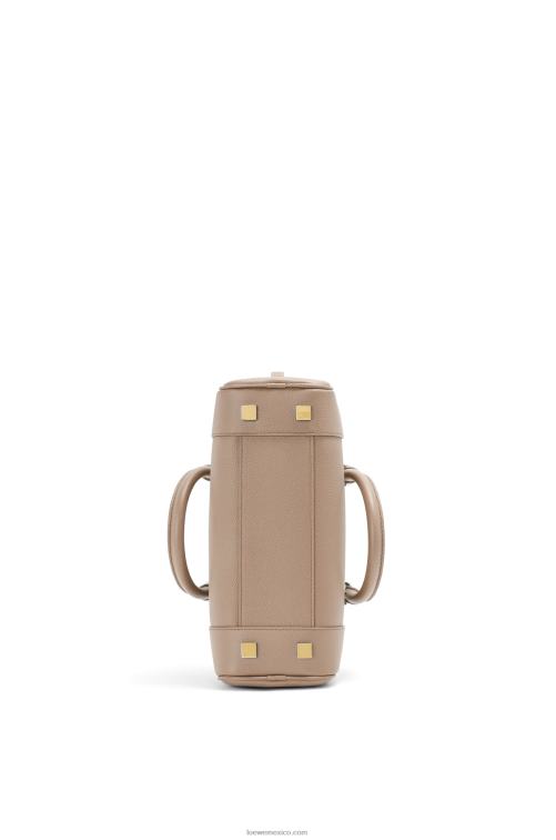 arena Bolso amazona 23 de suave piel de becerro graneada Loewe R8J8Z154 mujer