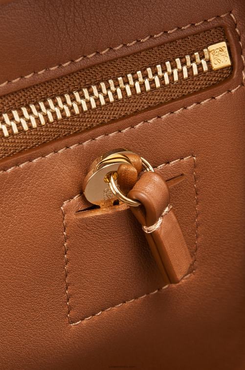 bronceado/pacana amazona 23 en anagrama jacquard y piel de becerro Loewe R8J8Z162 mujer