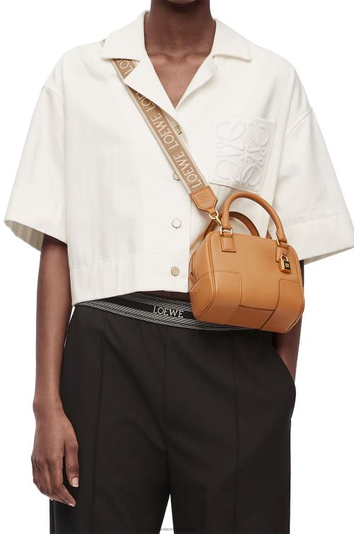 cálido desierto Bolso amazona 16 cuadrado de piel de becerro napa Loewe R8J8Z164 mujer