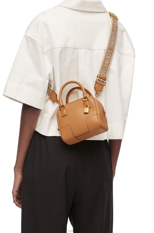 cálido desierto Bolso amazona 16 cuadrado de piel de becerro napa Loewe R8J8Z164 mujer