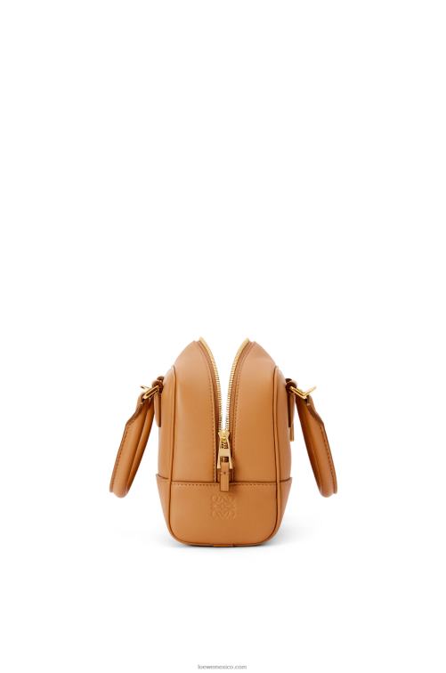 cálido desierto Bolso amazona 16 cuadrado de piel de becerro napa Loewe R8J8Z164 mujer